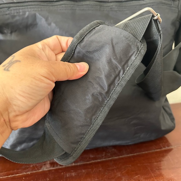 Beatles messenger bag. NWOT. Size large - Picture 11 of 11